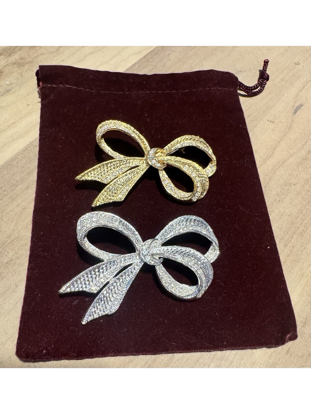 2.5" VTG SIGNED ROMAN HOLIDAY RIBBON BOW RHINESTONE & GOLD/SILVER BROOCHES LOT